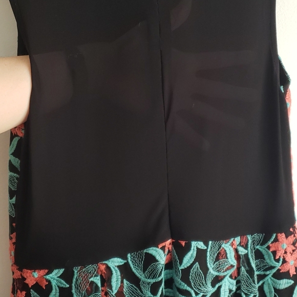 Embroidered floral dress with sheer back - Picture 5 of 7